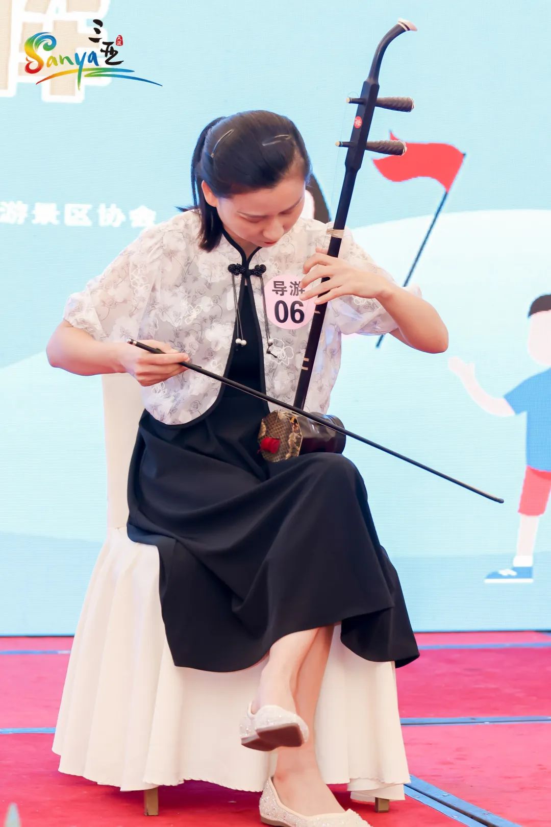李晓玲才艺二胡演奏.jpg